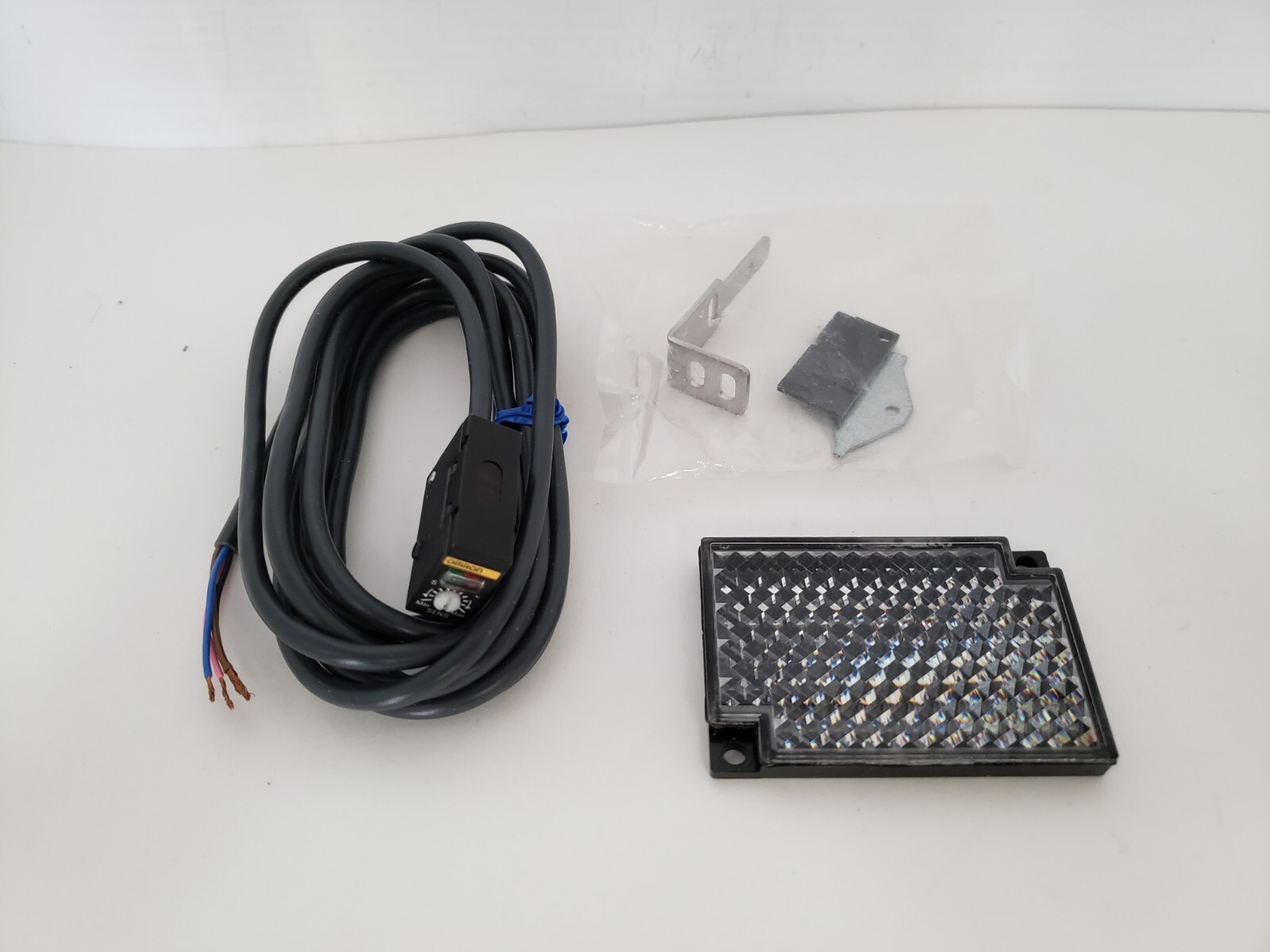 OMRON E3S-BR61 PHOTOELECTRIC SENSOR RETRO-REFLECTIVE 12-24VDC NIB