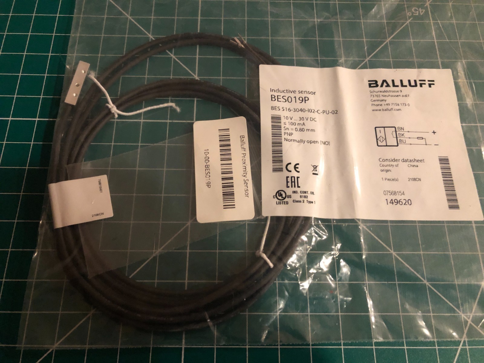 BALLUFF INDUCTIVE SENSOR- ROBOT VISION: BES 516-3040-I02-C-PU-02 (BRAND NEW)