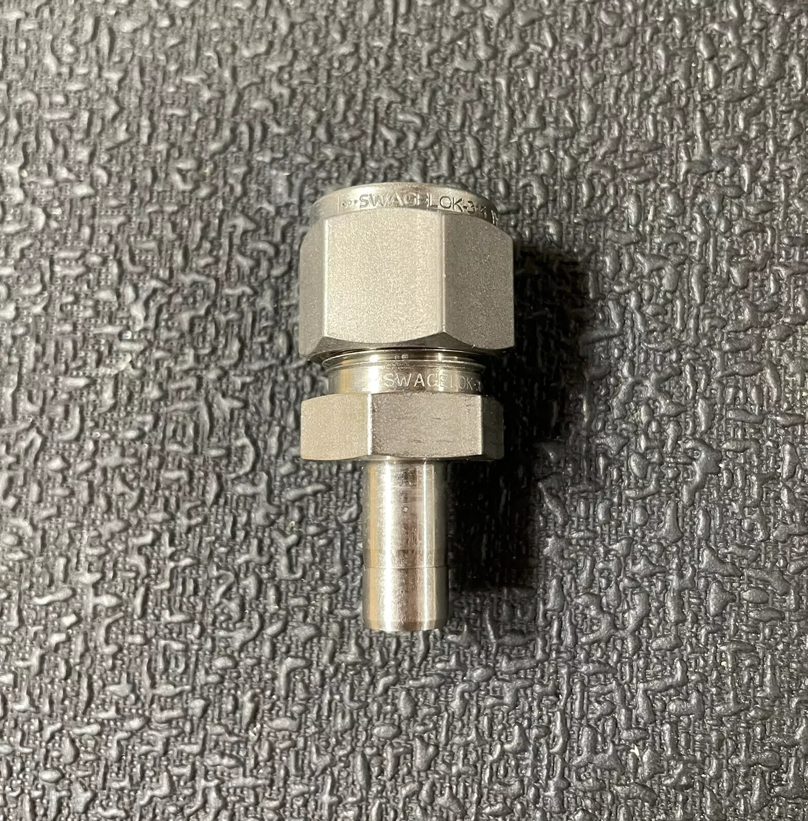 New Swagelok SS-810-R-6. 1/2” x 3/8” Straight Reducer Compression Tube Fitting