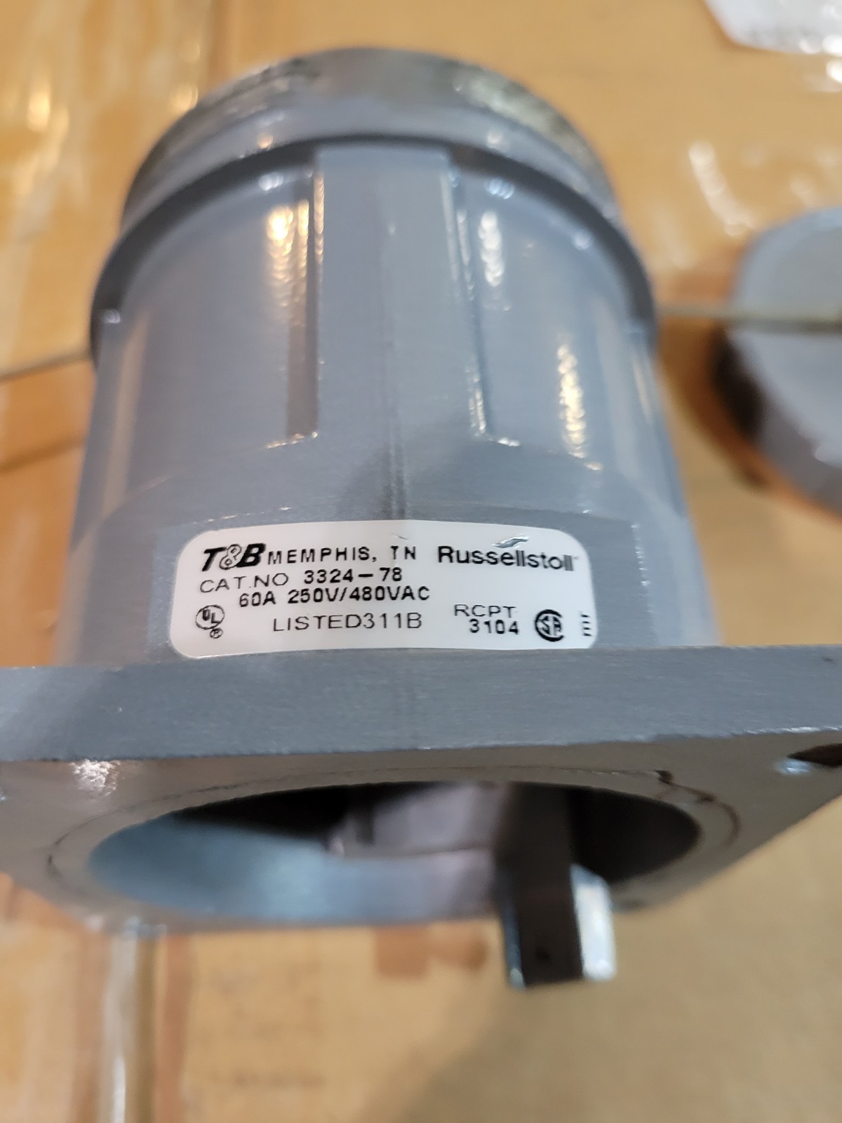 Thomas & Betts (Russellstoll) 3324-78 Receptacle Housing w Screw Cap