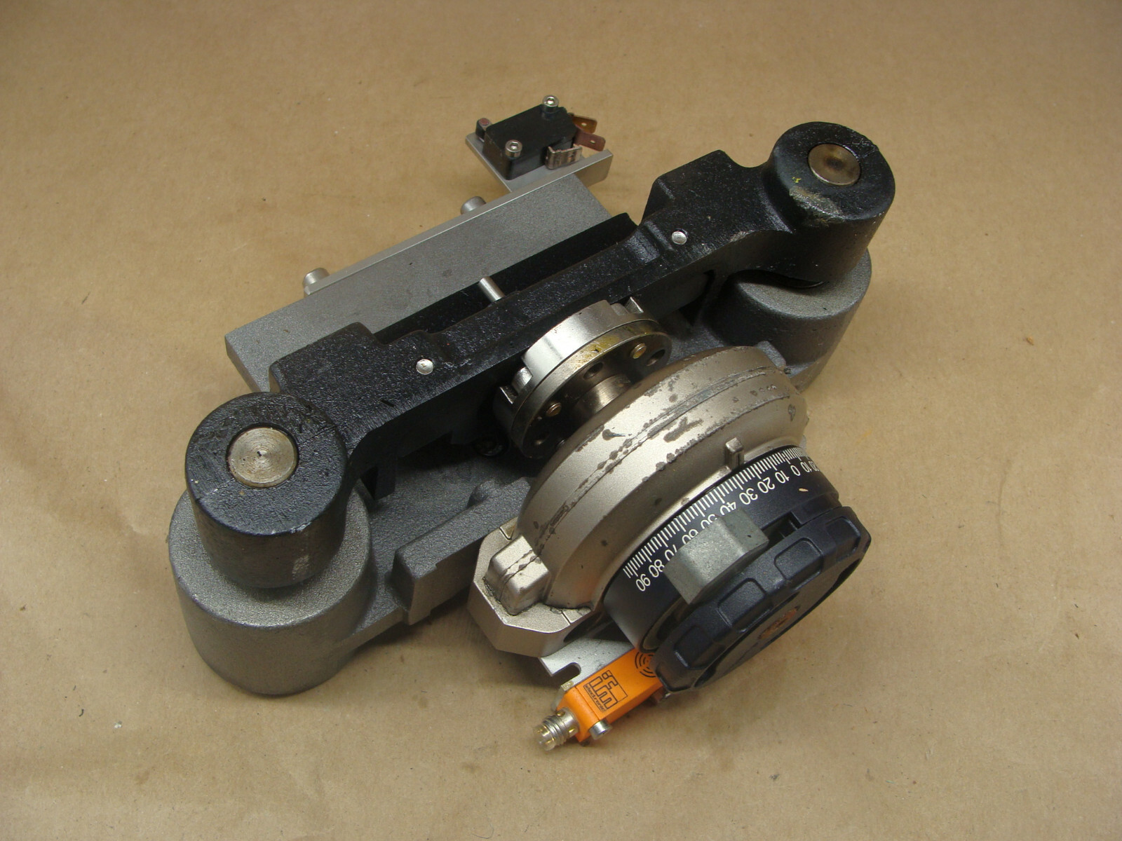 FESTO DSRL-25-180-P-FW SEMI-ROTARY DRIVE CYLINDER 30656 W/IS5035 IS-3002-BP0G/AS