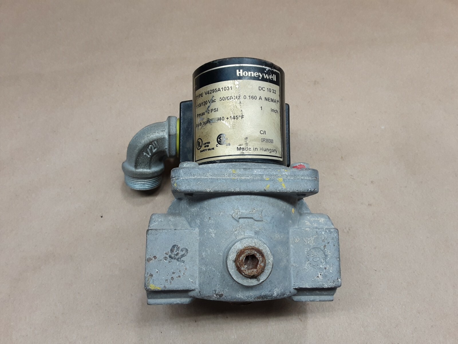 HONEYWELL V4295A1031 110/120 2PSI SOLENOID GAS VALVE #1011D17PR5