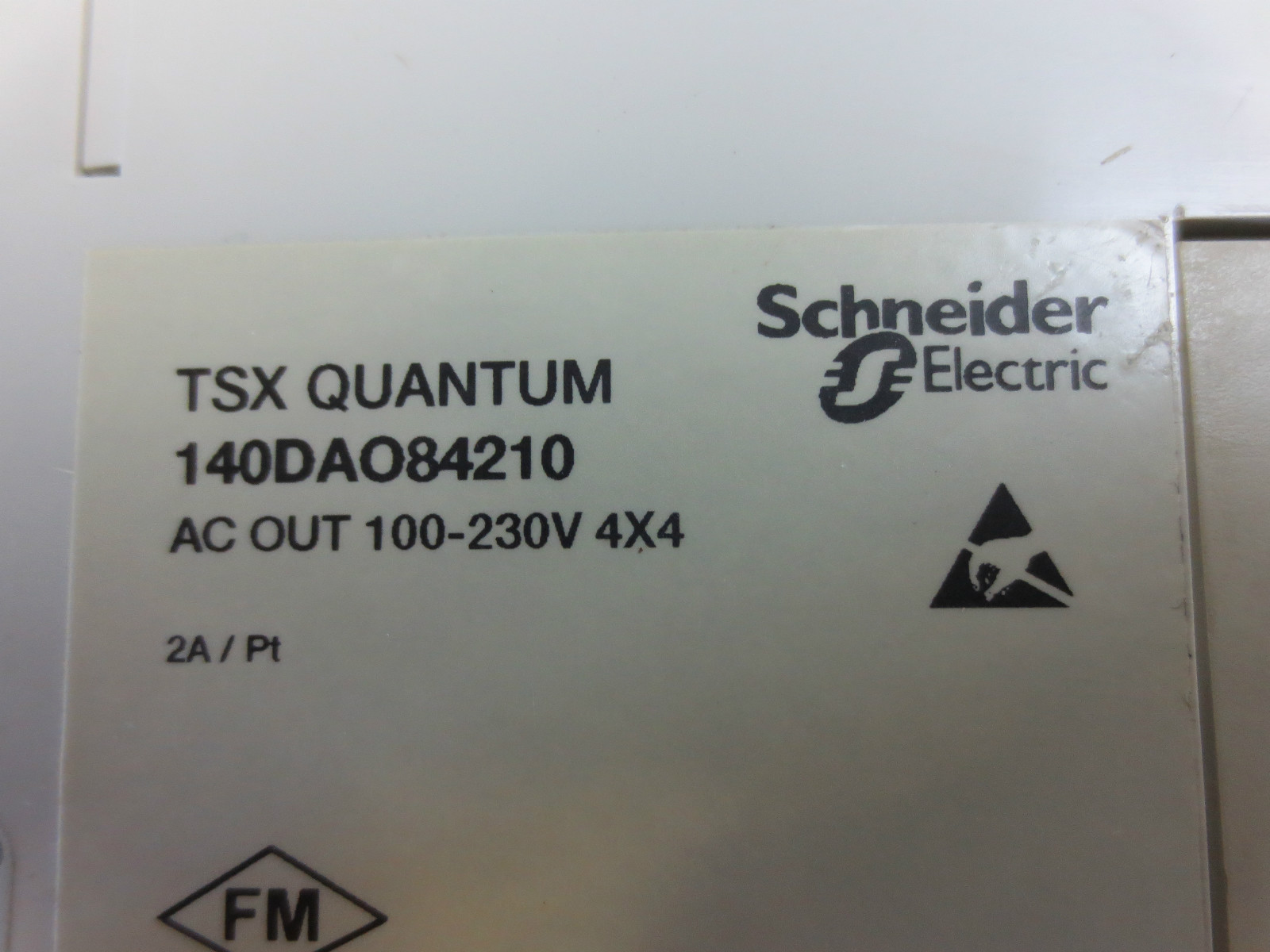 SCHNEIDER MODICON 140 DAO 842 10 – 100-230VAC OUTPUT MODULE – NO TERMINAL STRIP