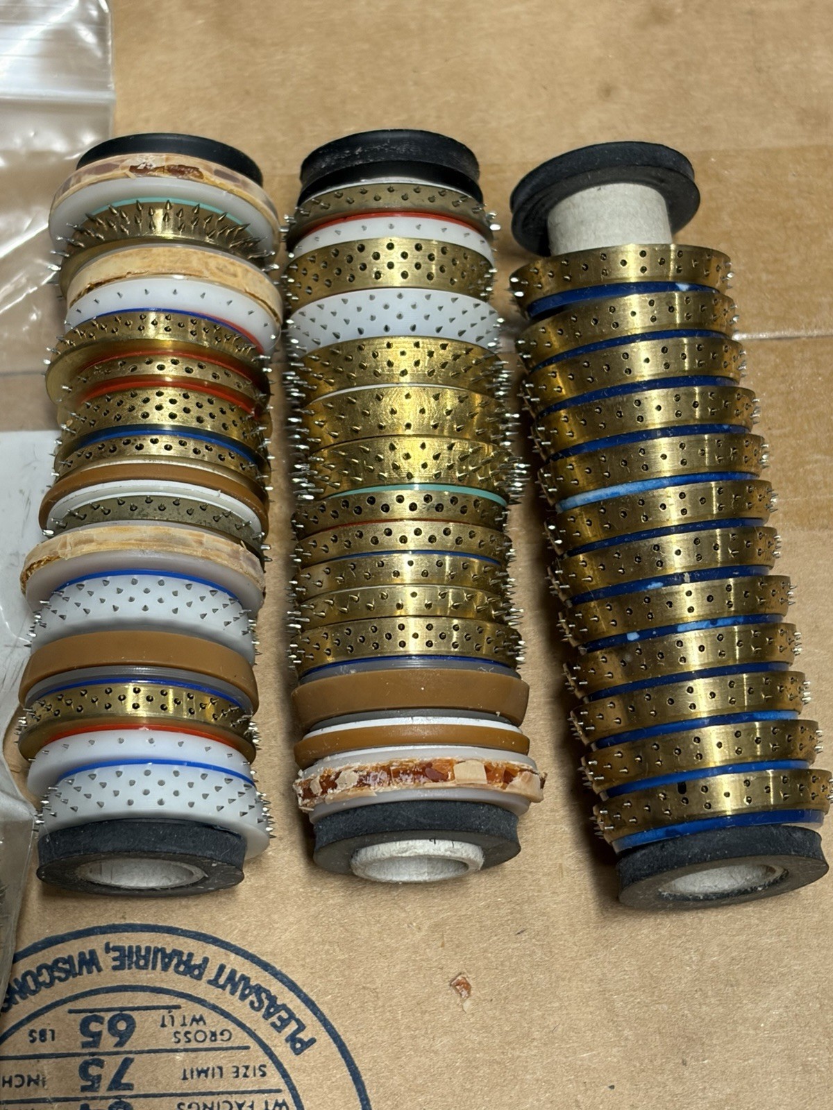 Assorted temple rings for automatic weaving loom
