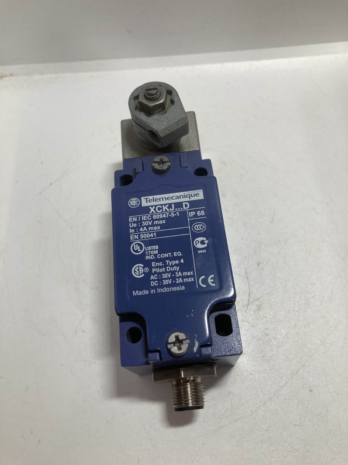 TELEMECANIQUE XCK-J10559 LIMIT SWITCH 30V MAX 4A MAX WO/ROD NNB