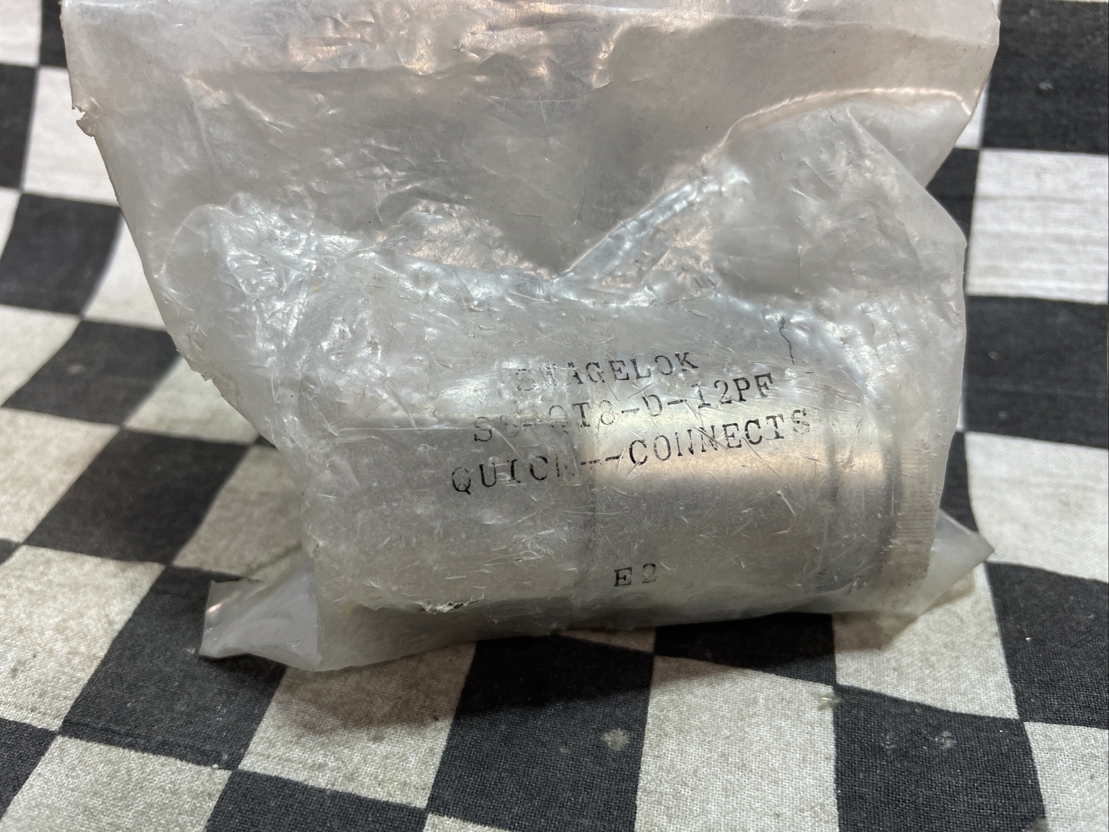 SWAGELOK SS-QT8-D-12PF, SSQT8D12PF, Quick Connect Stem w VALVE, SHIPSAMEDAY#F19G