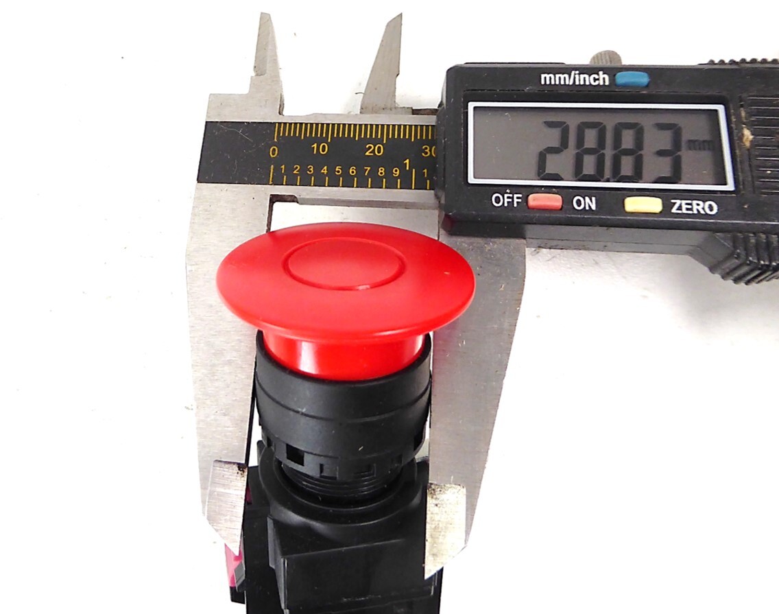 IDEC 1307602-001 HW1B-Y2C01-R-TK 1111 40mm Red Push-Pull Switch NEW NO BOX
