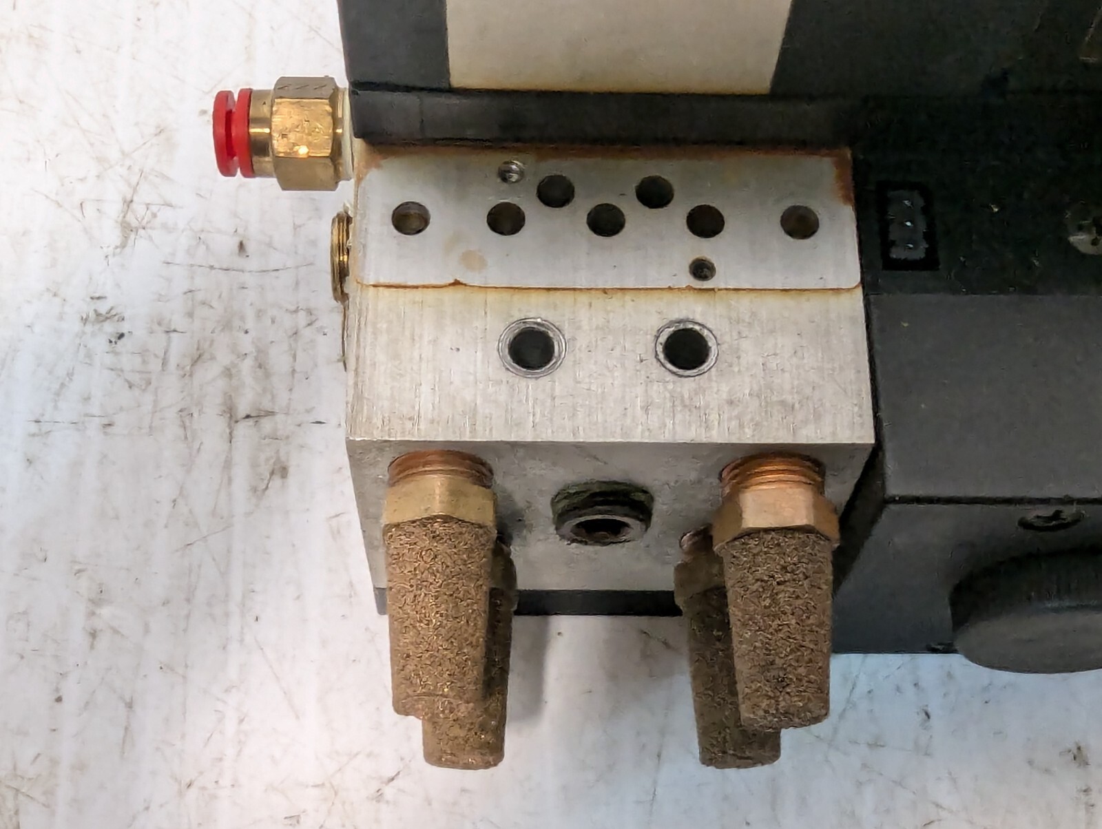 Taiyo Manifold Block w/ 3 SRS1-8S DC24V Solenoid Valves