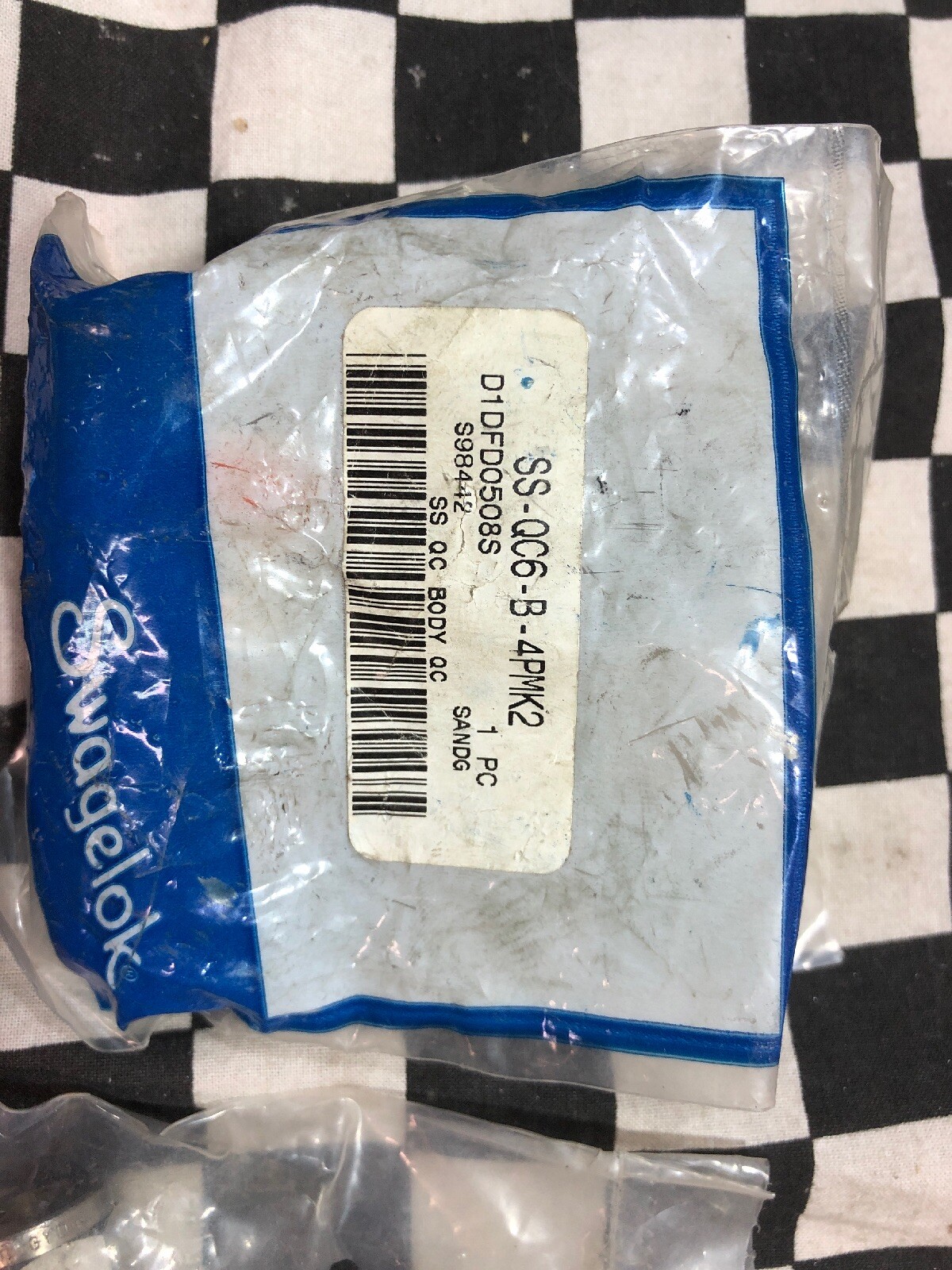 4x Swagelok Quick Connect, SS-QC6-B-4PMK2 & SS-QC6-S-600K2 & SS-QC4-S-4PFK2