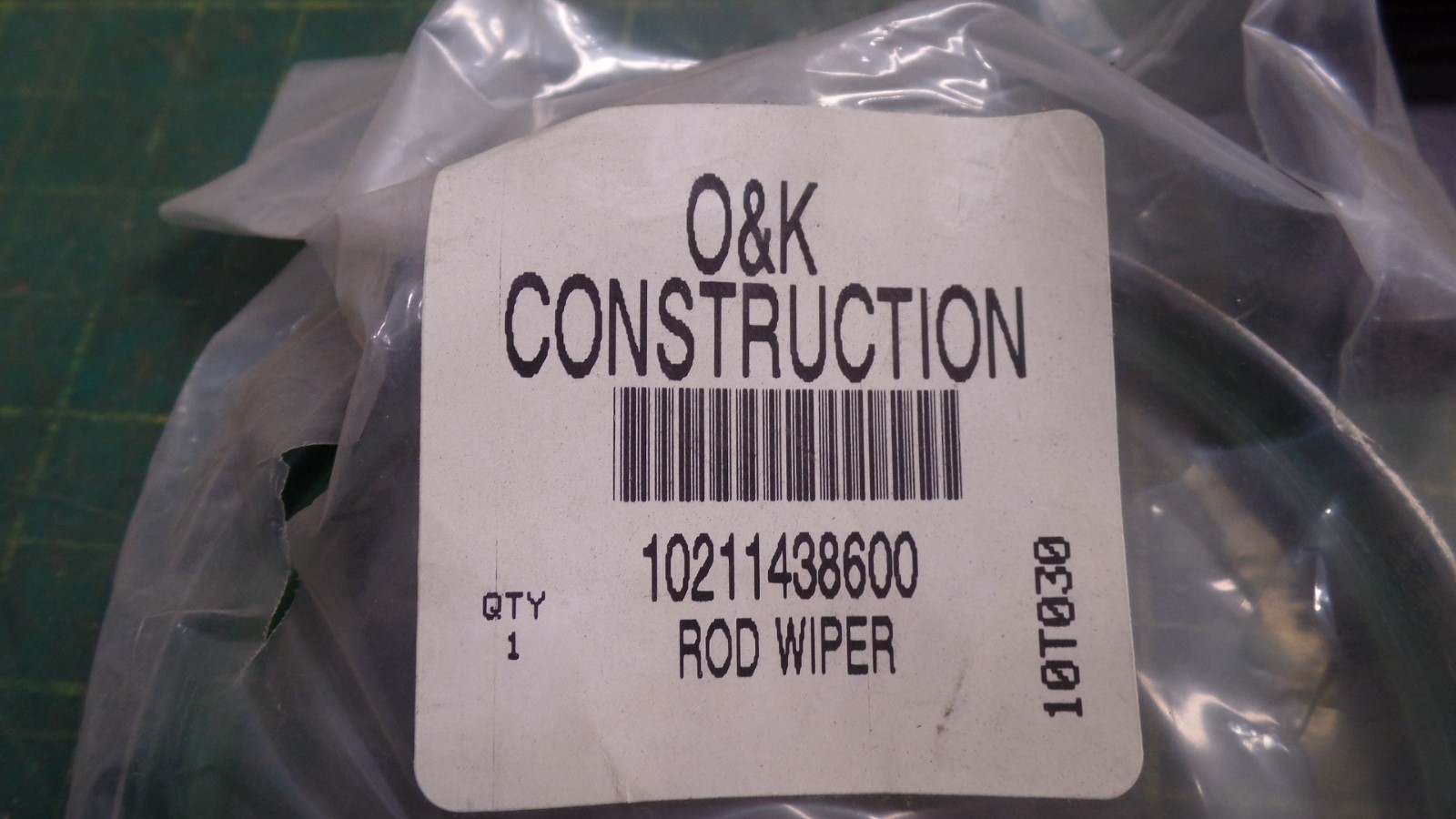 GENUINE TROJAN O&K 10211438600 WIPER ROD SEAL ASSEMBLY, NIB, N.O.S