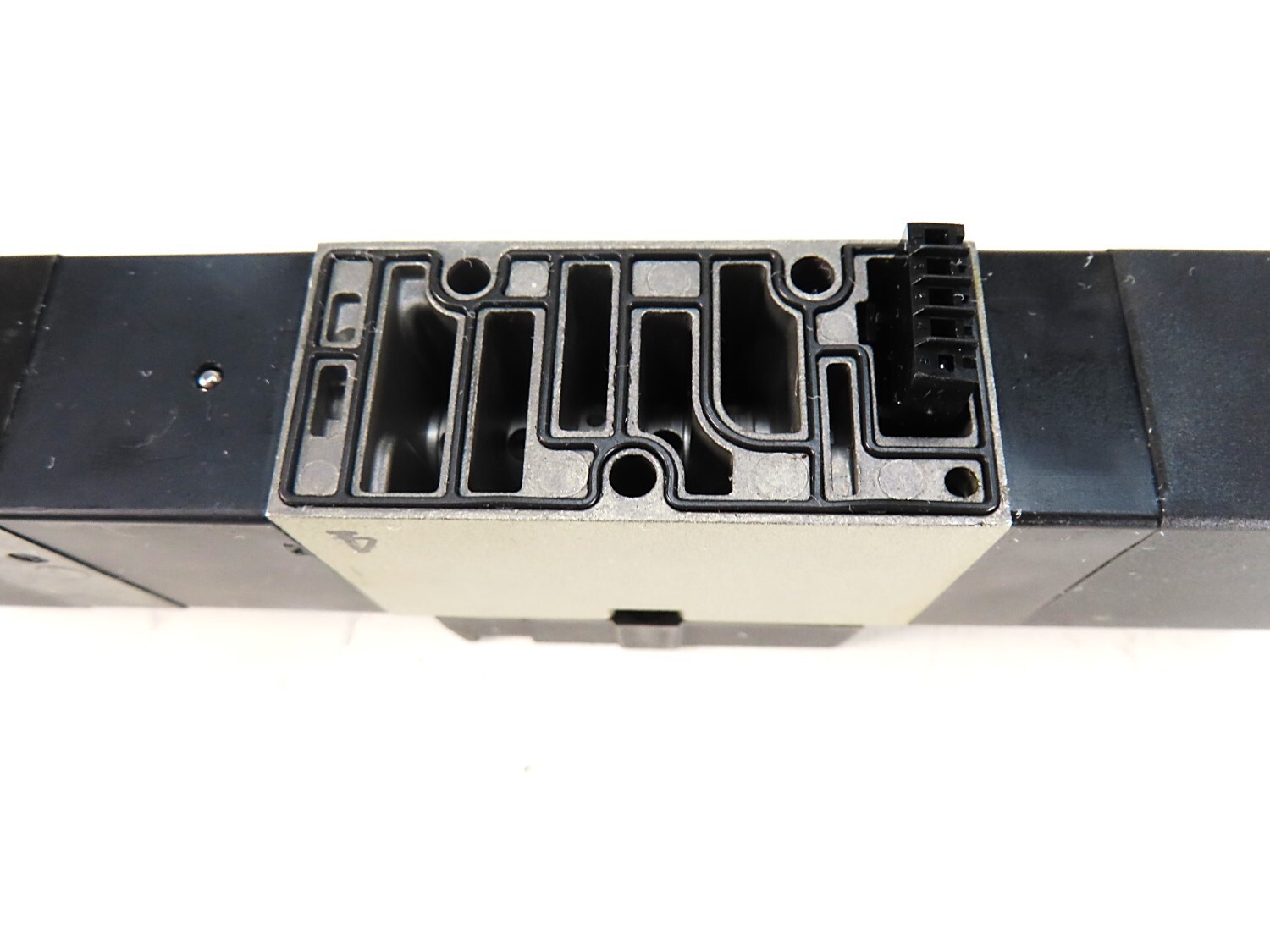 SMC VFS2400-5FZ Pneumatic Solenoid Valve 21-26VDC *USA Seller* NEW NO BOX