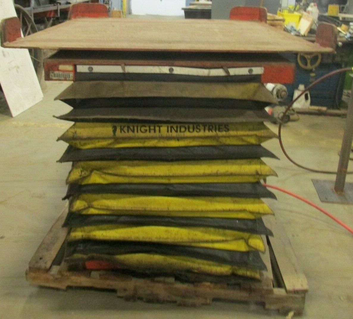 Airlift 4000 LB Capacity Knight Table ~51″ x 49″ Table 46203.5LR