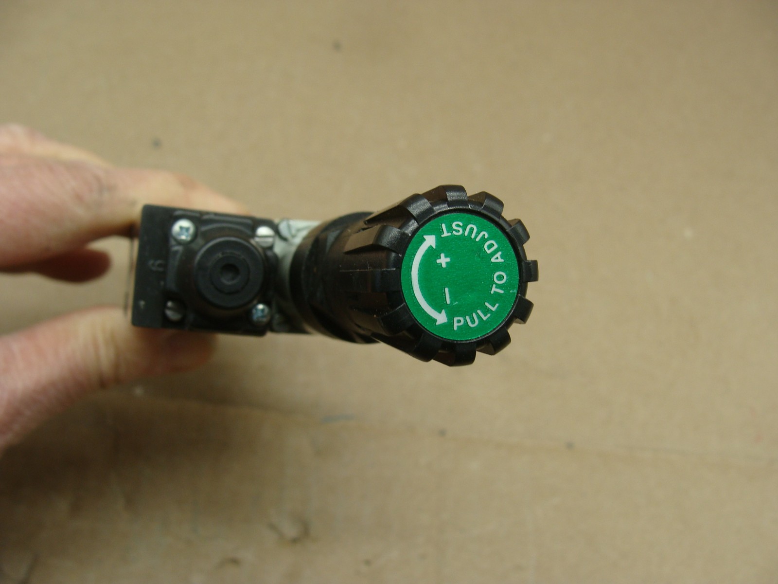 NUMATICS SOLENOID VALVE 041SA4Z5MP00061 W/PNEUMATIC REGULATOR 041RS7Z1JN00000