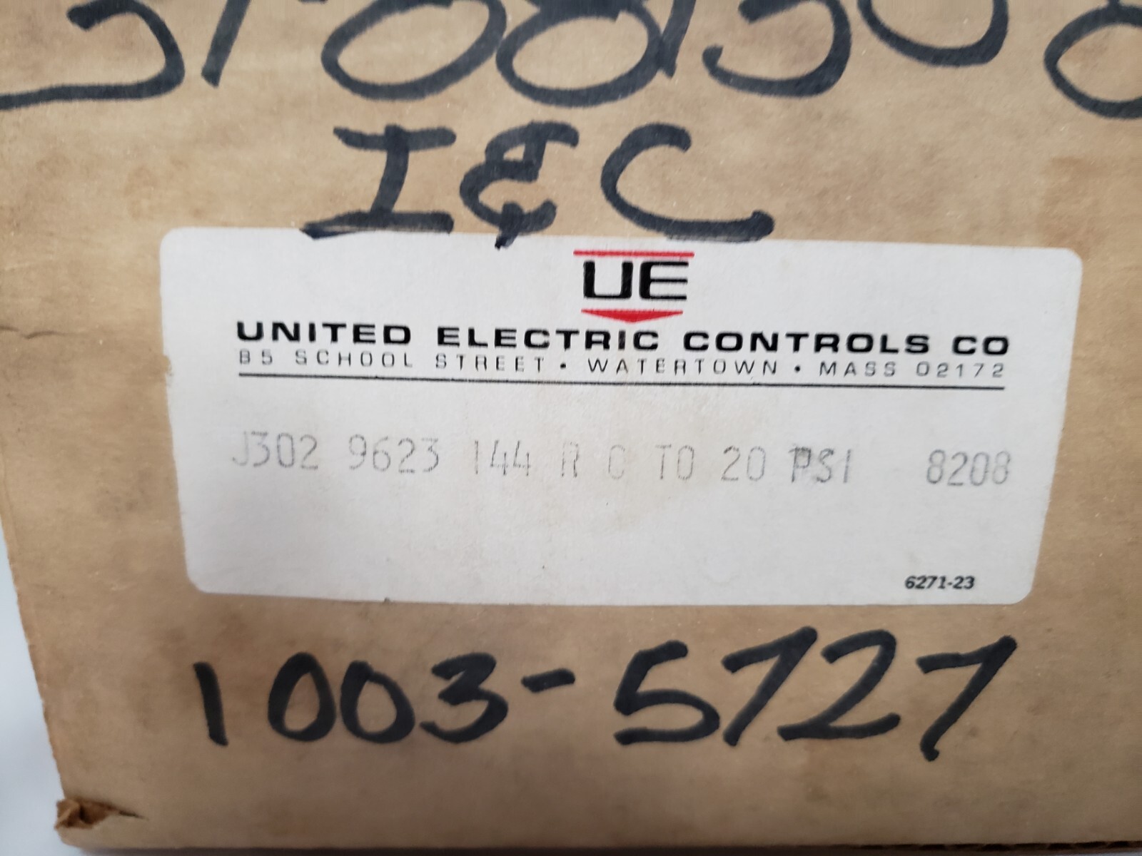 UNITED ELECTRIC J302 8208 9623 144 PRESSURE SWITCH 15A 125/250 VAC NIB