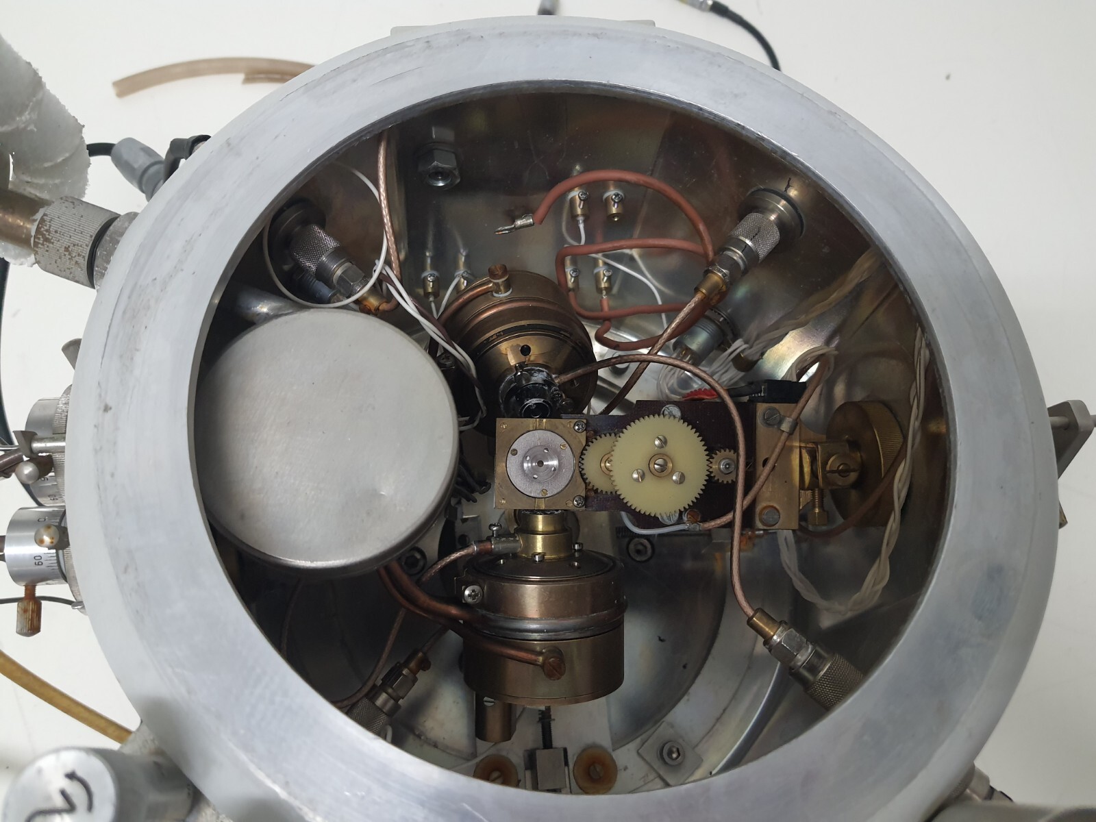linda technoorg Pfeiffer IV3H/L ion beam thinning Mill milling unit iv3