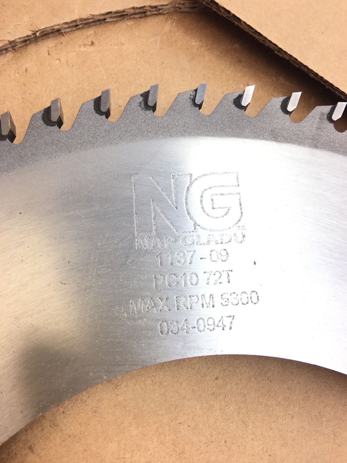 NEW IN BOX NAP GLADU 1137-09 PC10 72T 5300 RPM CARBIDE TIPPED SAWBLADE, B372