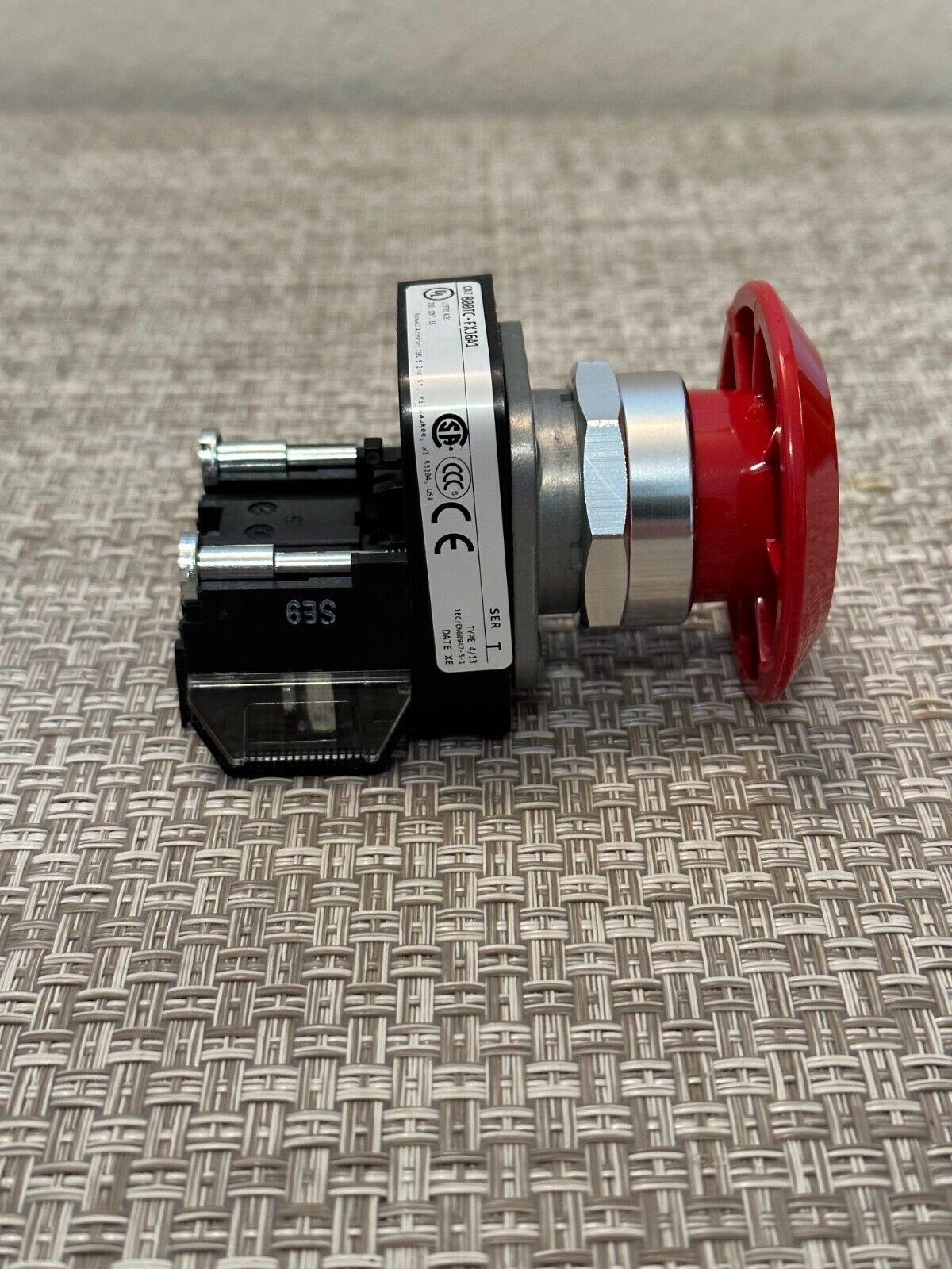New! Allen Bradley 800TC-FXJ6A1 30mm Push Button Red Jumbo Mushroom 2 Position