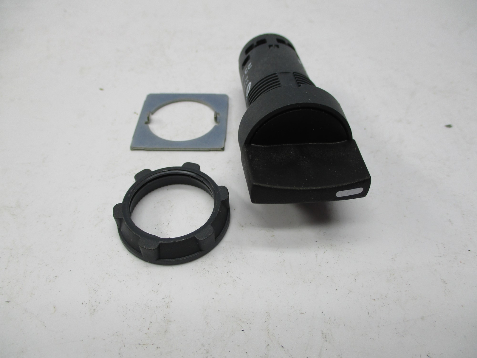 SCHNEIDER ELECTRIC XB7-ND33 TOGGLE SWITCH NSNP