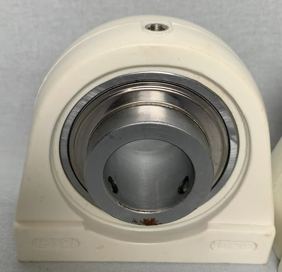 Set of (4) NEW IPTCI Bearings Thermoplastic Housing 1-1/4″ CUC 207-20
