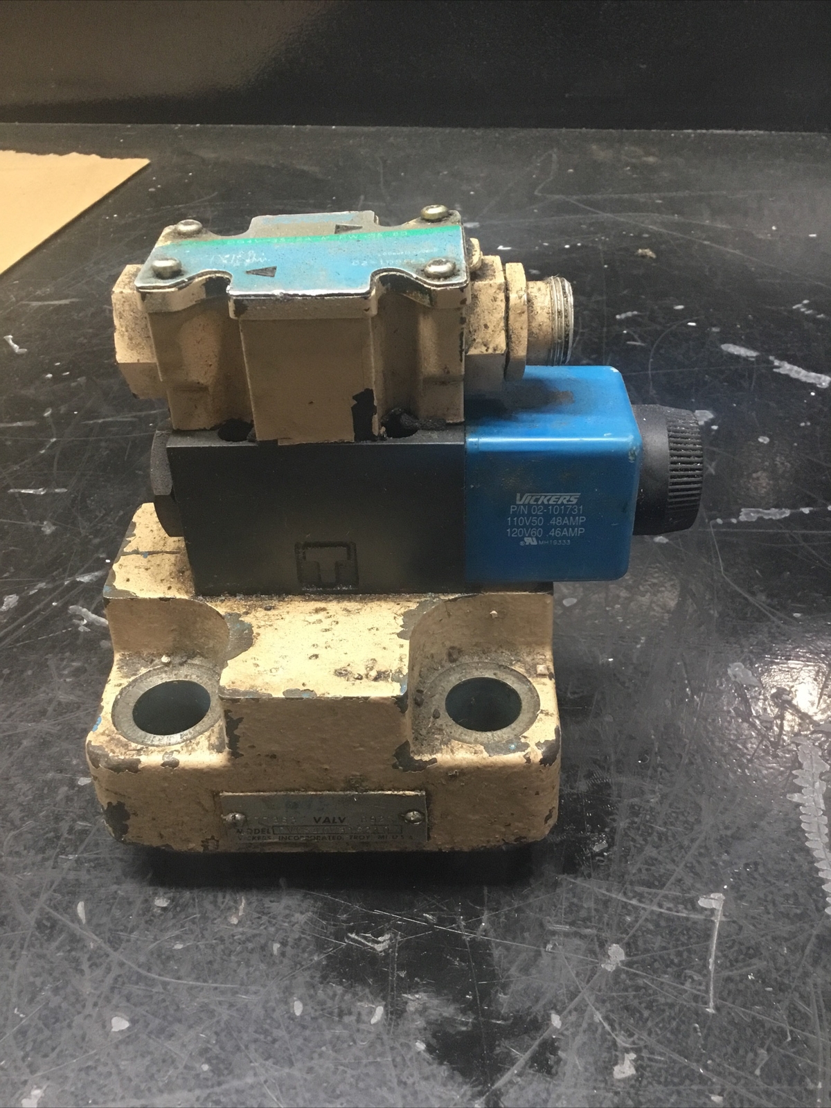 Vickers Hydraulic Valve CVCS40W31S210 W/ DG4V-3S-2A-M-FW-B5-60 #711B82PR3