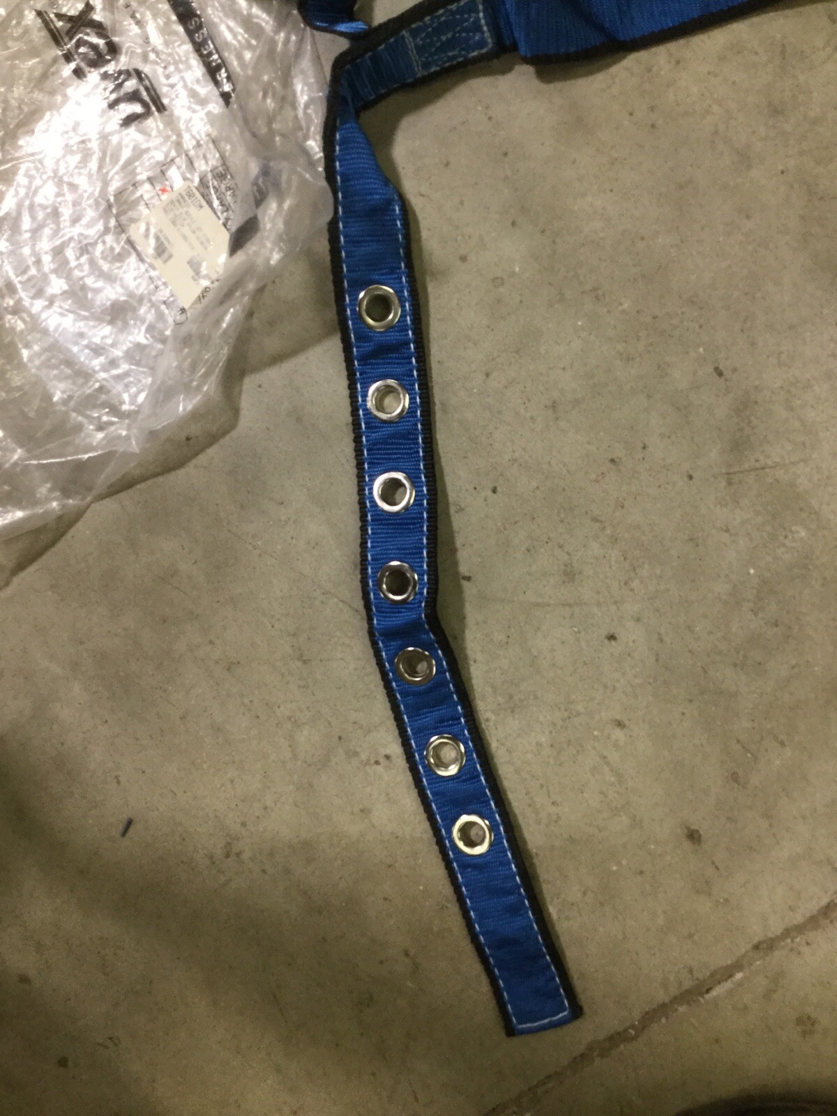 Uvex T601DM Full Body Harness, Medium, Tongue Buckle Leg Straps, Blue