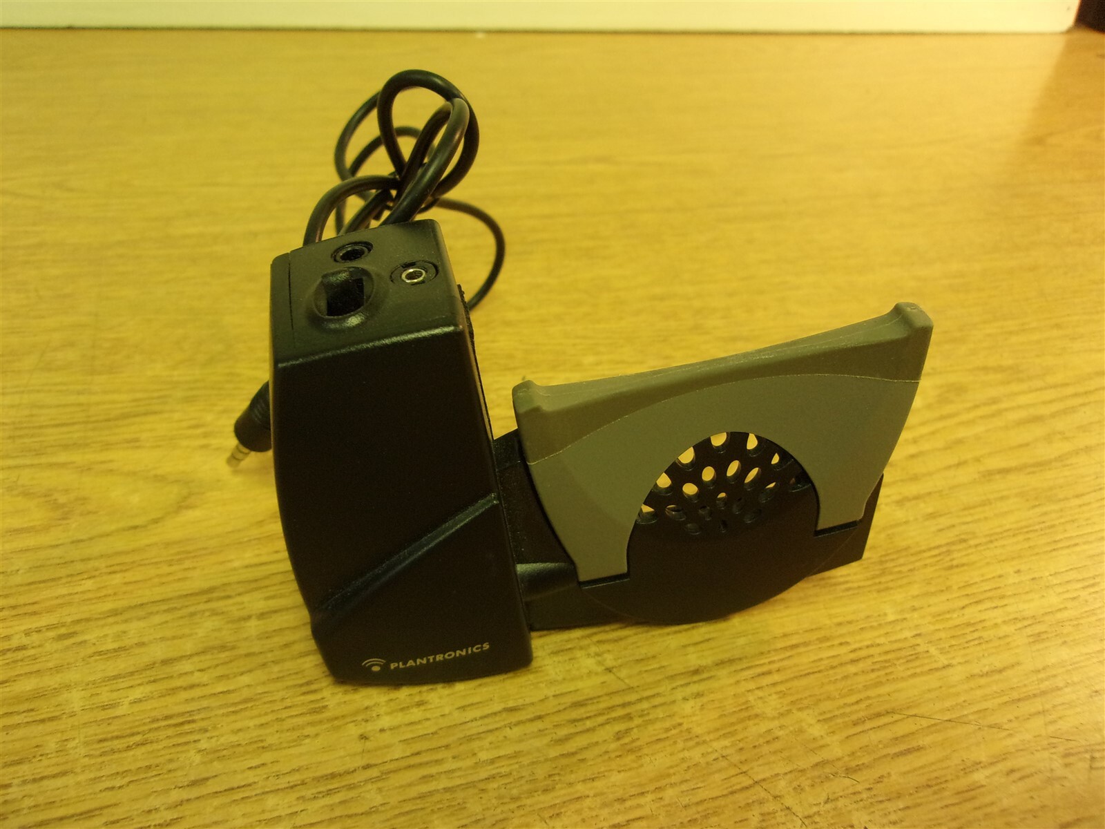 Plantronics C054A Wireless Office Charging Station w/ Headset *FREE SHIPPING*