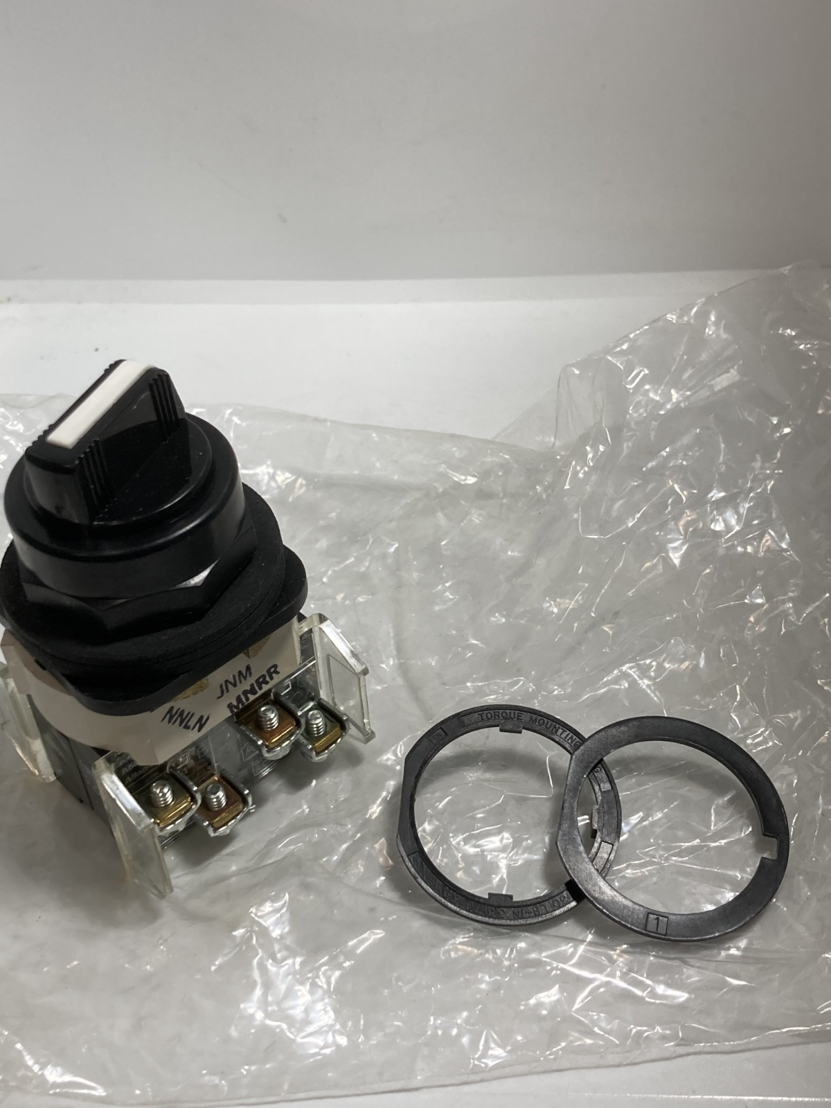 ALLEN BRADLEY 800H-NR2KK4B SELECTOR SWITCH 4 POS MAIN 2NO/2NC SERIES F NNB