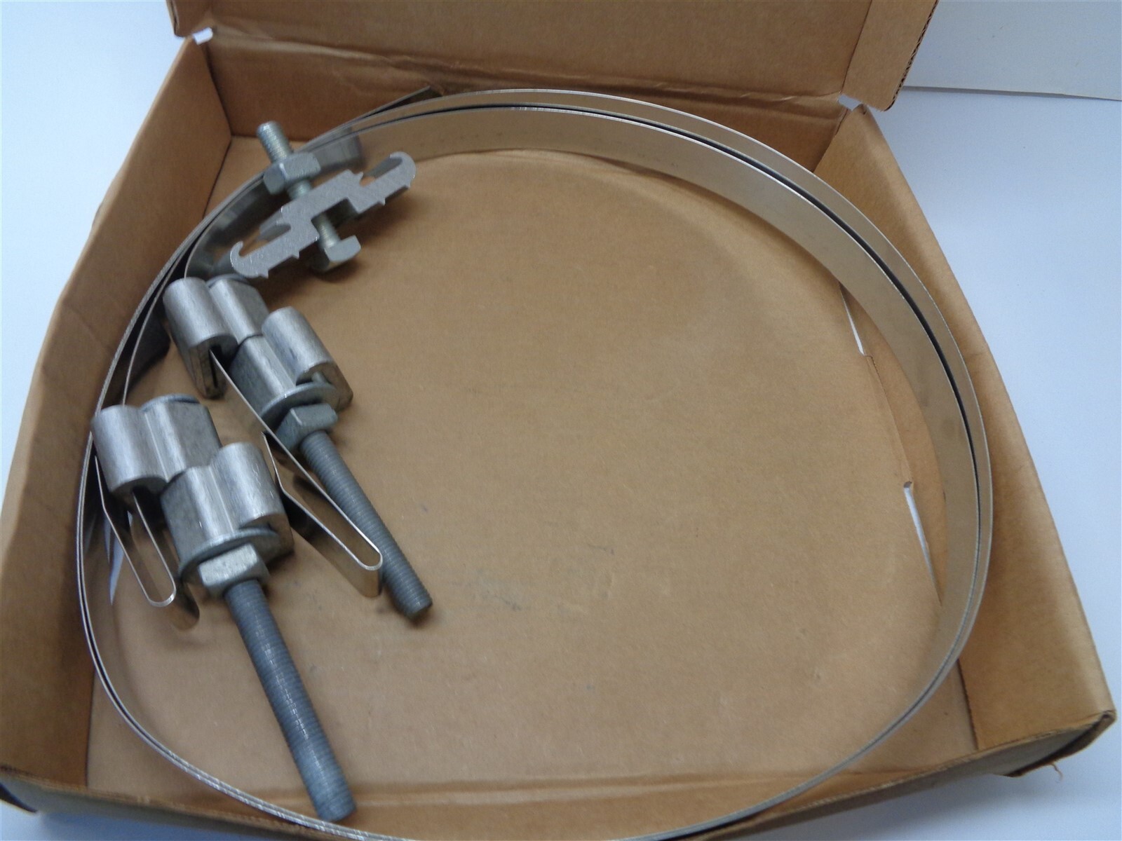 USABAND Plate MTG 1 & 2 Bolt Clamp Assembly Size 17″ to 21″ P/N 850147