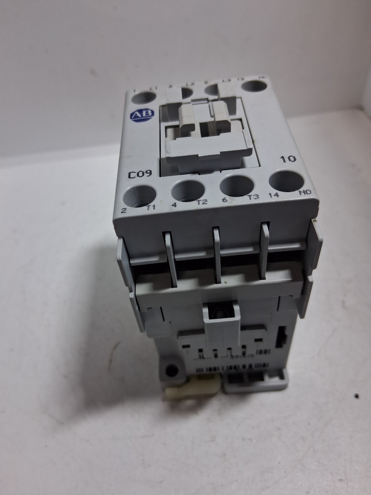 ALLEN BRADLEY 100-C09D10 CONTACTOR 690V 32A SERIES A