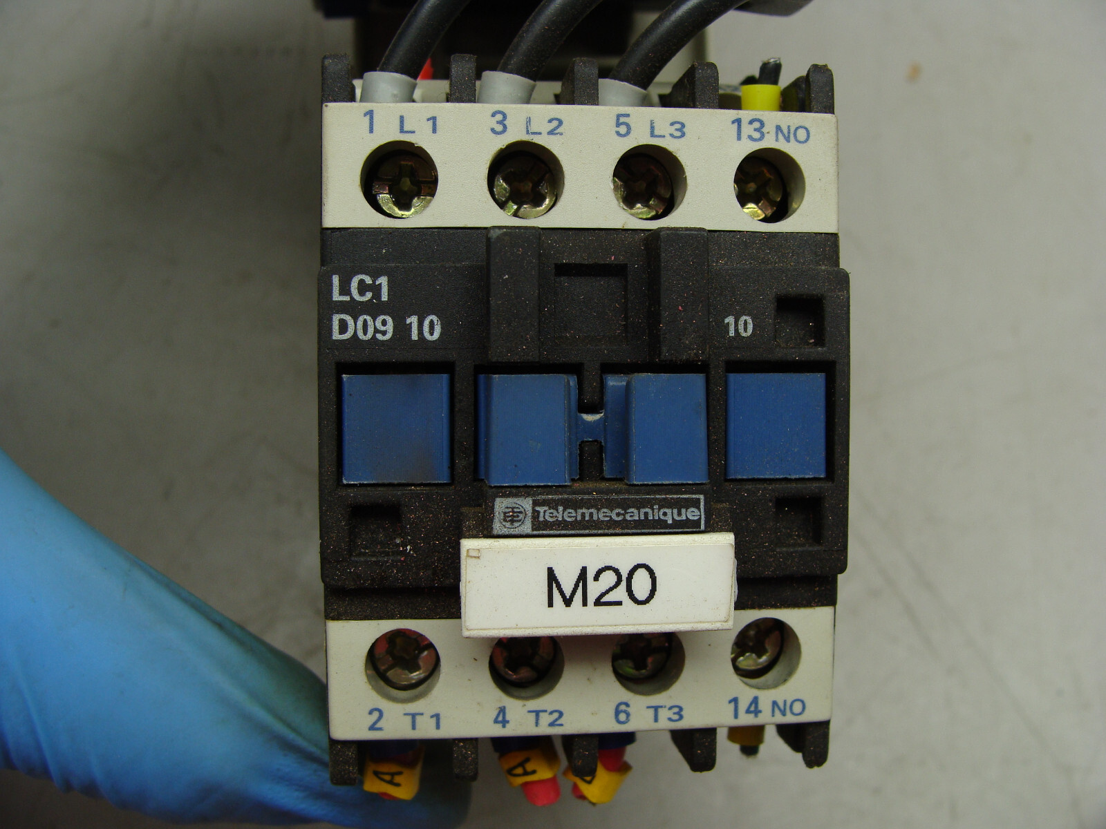 LOT OF 2 TELEMECANIQUE CIRCUIT BREAKERS GV2-RS05 W/AUX CONTACT LC1D0910 GV2-AN11