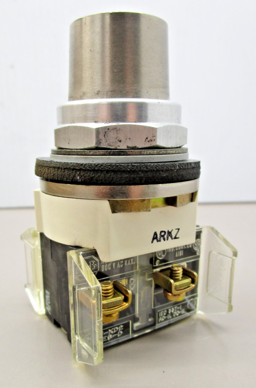 Allen Bradley 800T-H33KB6 Key Selector Switch 2-Position Maintained NO KEY