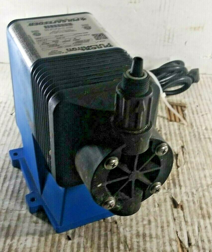 1 USED PULSAFEEDER LB04SA-KTC1-XXX ELECTRONIC METERING PUMP ***MAKE OFFER***