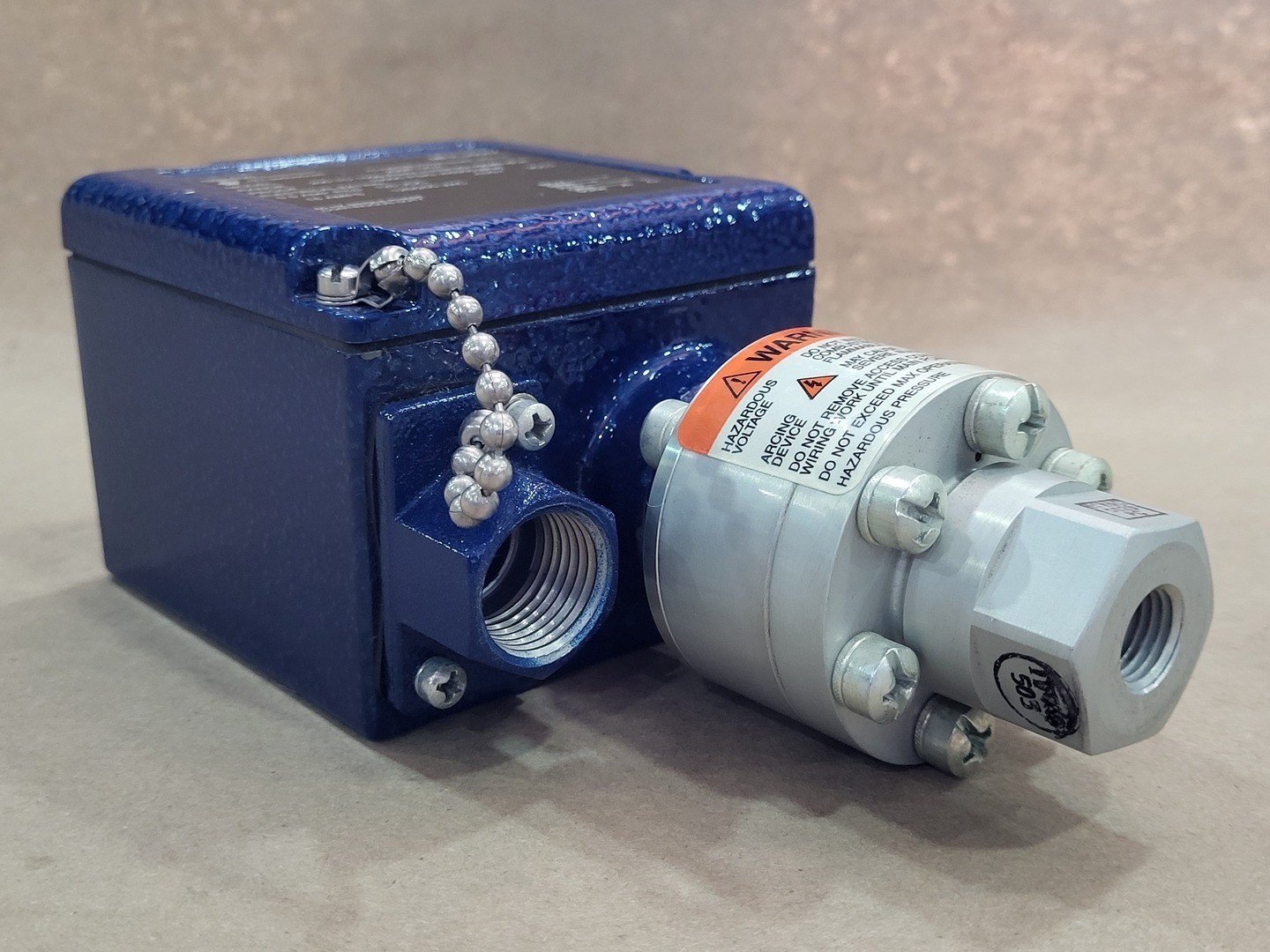 SURPLUS NEW ITT Industries 200P13C3 Adjustable Pressure Switch , 200-1500 psig