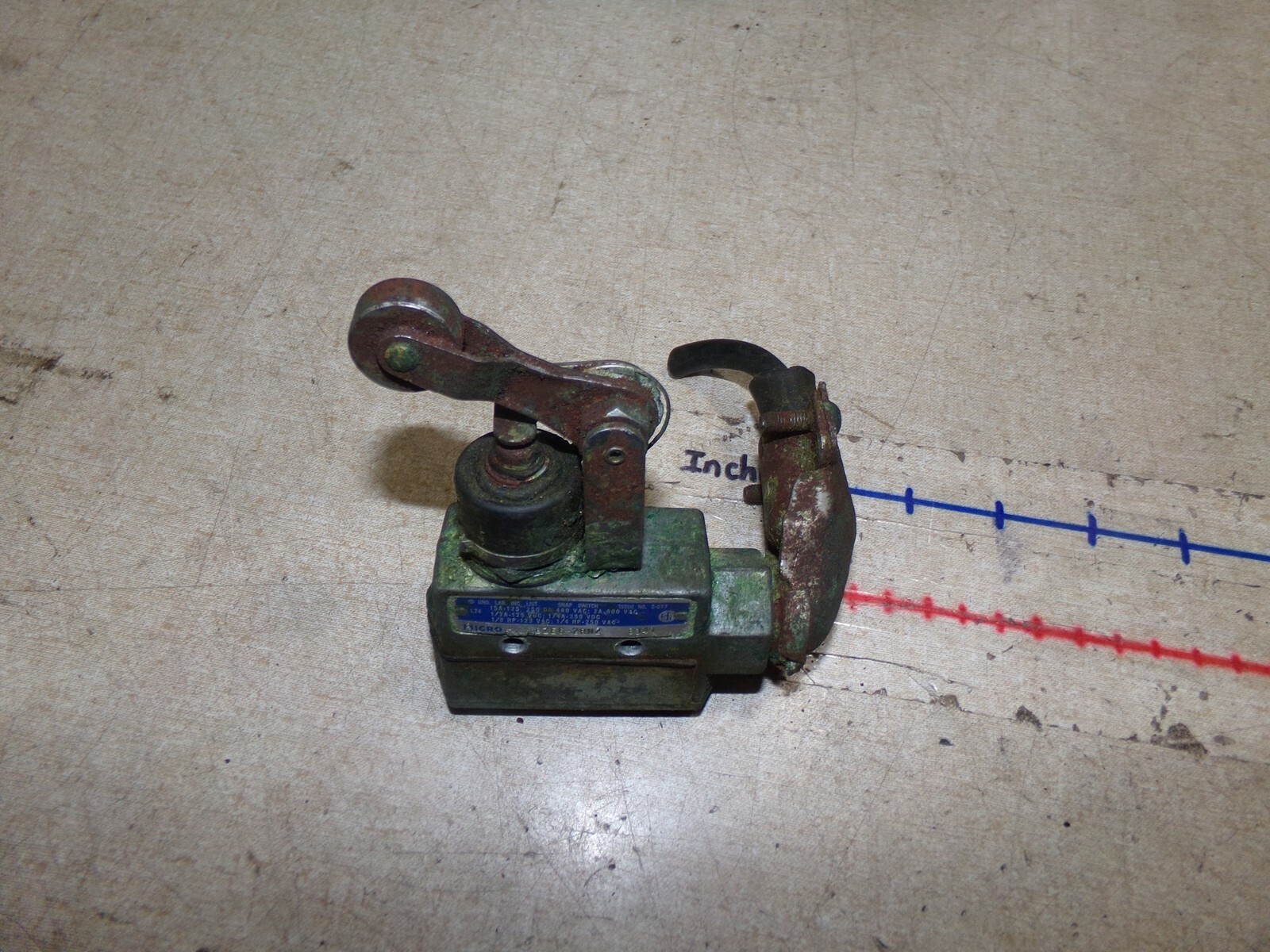 Micro BZE6-2RN2 8341 Limit Switch *FREE SHIPPING*