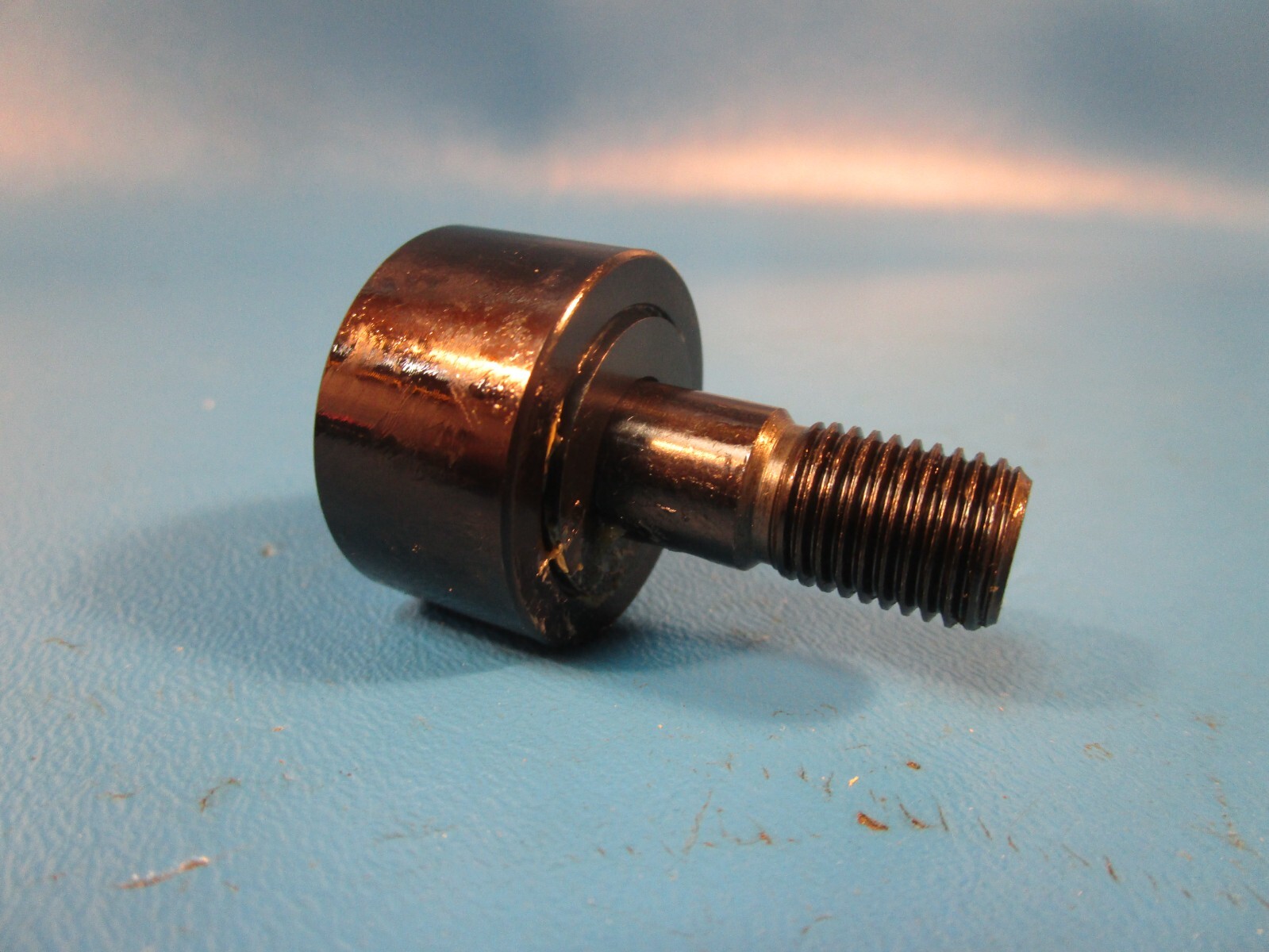 McGill CF 1 1/8 SB, Flat Cam Follower, 1 1/8″ Roller Dia, 5/8″ Roller Width, 1″