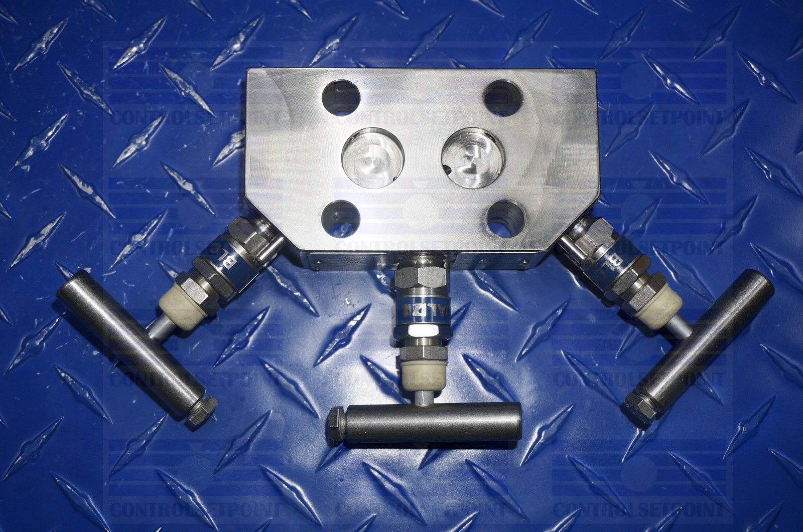 ANDERSON GREENWOOD MANIFOLD MC3VIS-4 3 VALVE MANIFOLD NEW