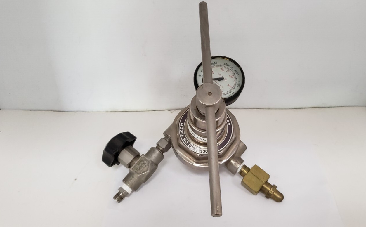 MATHESON MODEL B16B 330 REGULATOR, 0-1000 PSI / 0-7000 kPa GAUGE