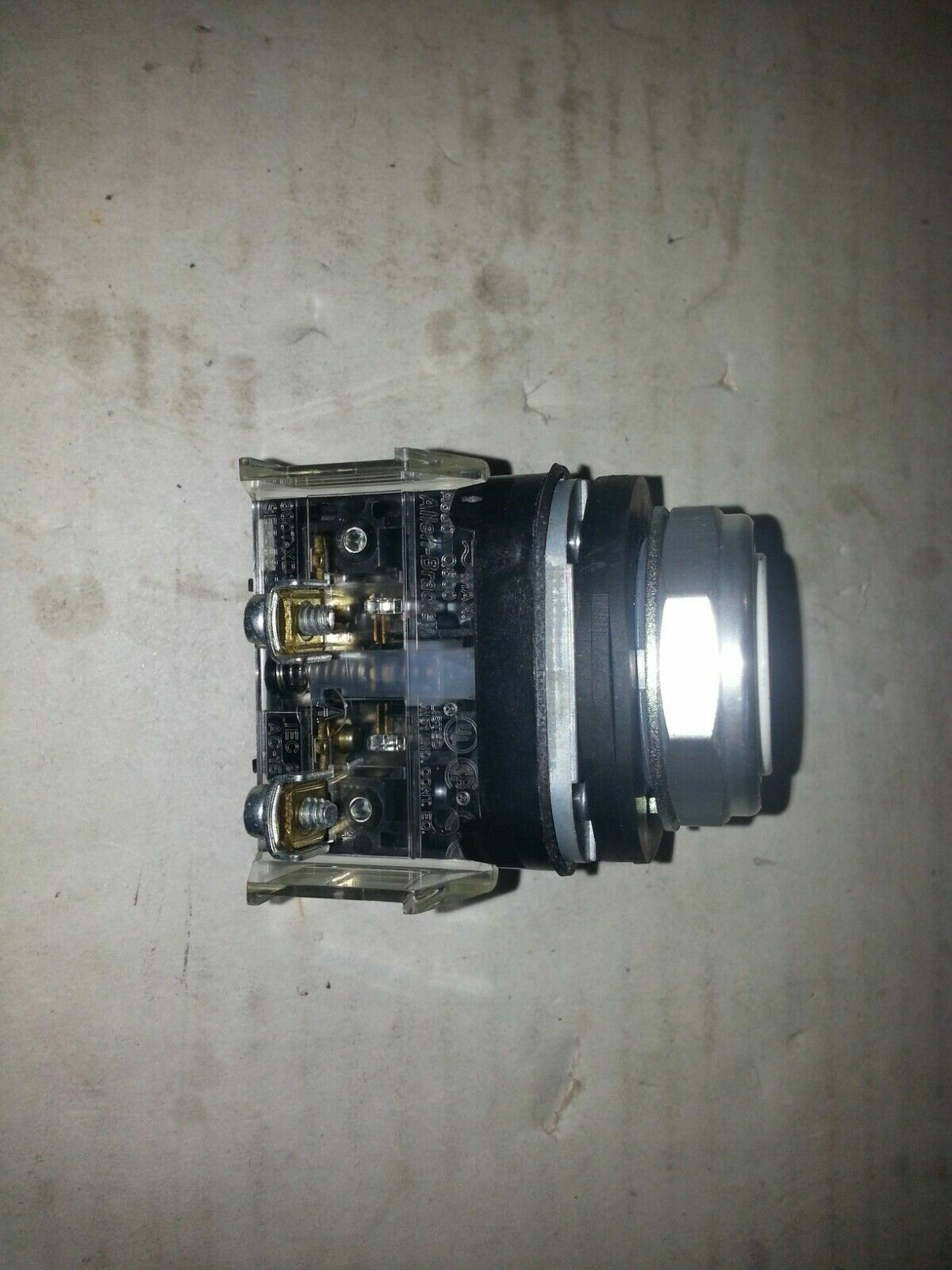 ALLEN-BRADLEY 800T-A T 4.13 PUSH BUTTON WHITE NON-LIGHTED
