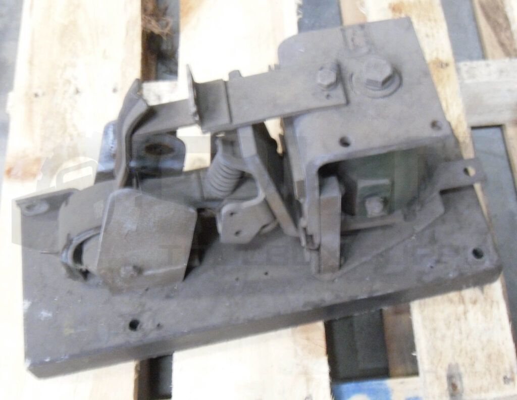 GENERAL ELECTRIC IC2800Y102D2 DC CONTACTOR 600V 300A W/ 22D75G2A COIL *READ*