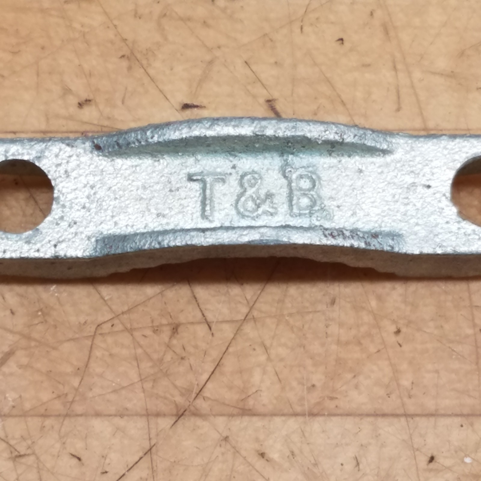 Thomas & Betts 6214 Cable Tray Clamp, Swivel Type Style 2, 1-1/2″ Conduit Size