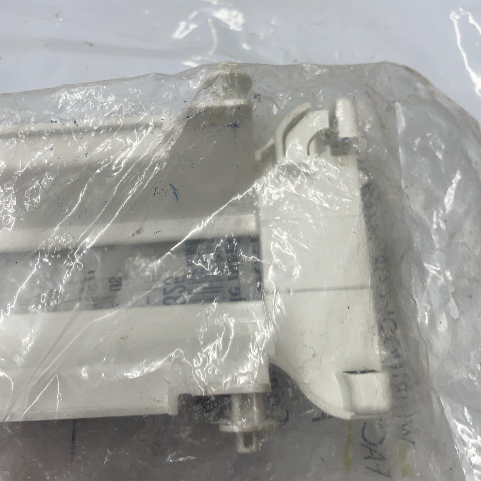 Whirlpool 67006325 Bracket Filter Base 1/2″ Plastic Water Filter Holder
