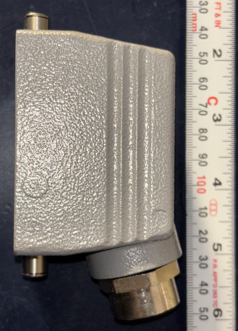 T&B Thomas & Betts 57696 SH610 Housing Assembly Connector W/O Hubble Connector