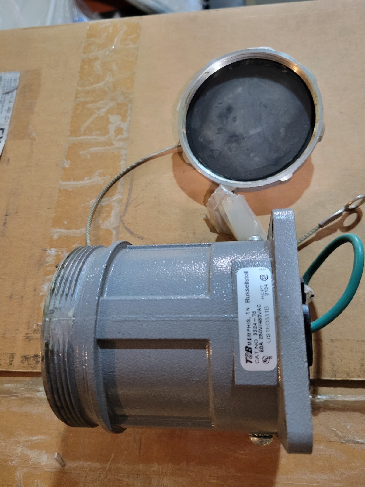 Thomas & Betts (Russellstoll) 3324-78 Receptacle with Screw Cap & Chain