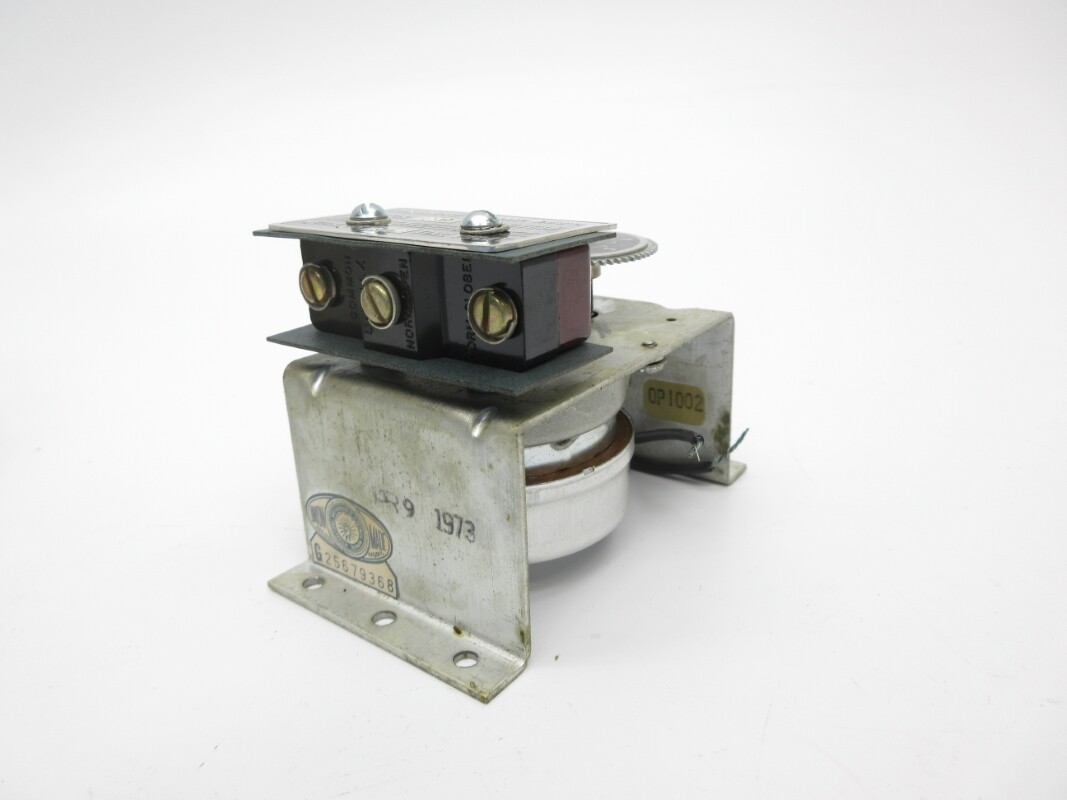 ZENITH CONTROLS FT8 230V 15A 2M NSMP