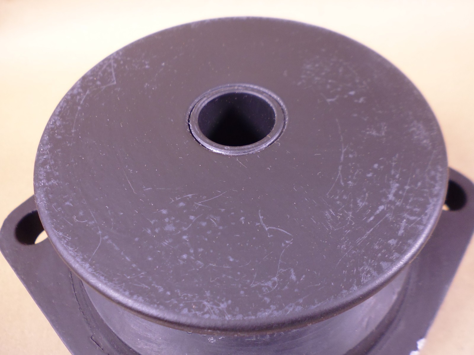 Oil State 6G900 Pipe Hanger Resilient Mount , 450-900 lb, 5342-01-424-2352
