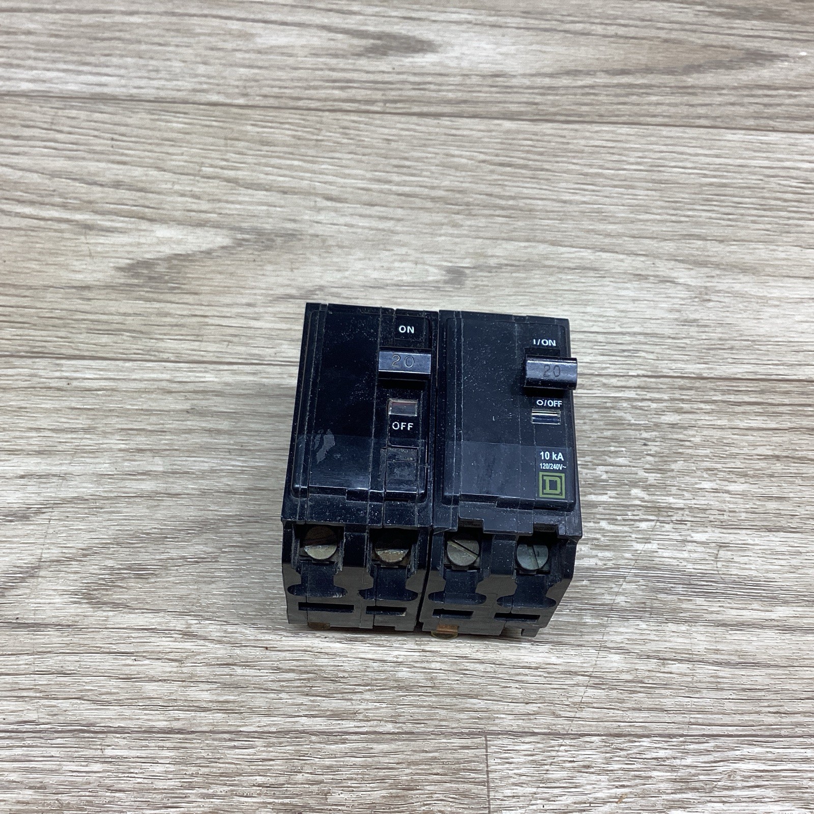 LOT OF 2 SQUARE D 20 AMP 2 POLE TYPE QO CIRCUIT BREAKER #804PT155*CO