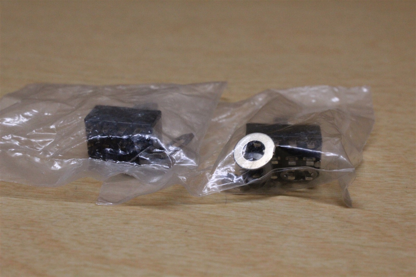 NEW Electroswitch Toggle Switch A432P32Y5ZQ lot of 2 *FREE SHIPPING*