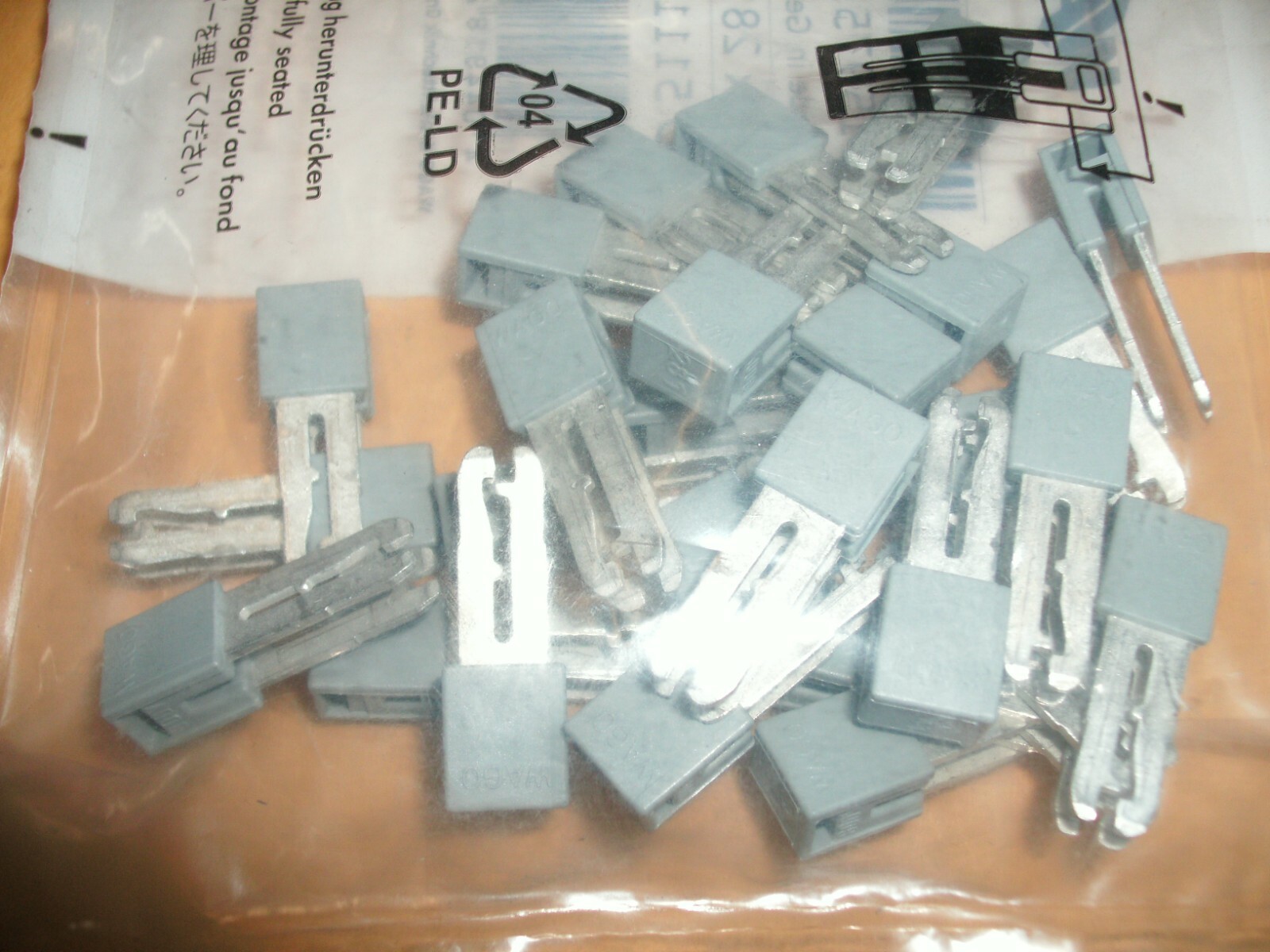 25 – WAGO 51110349 281-402 TERMINAL BLOCK JUMPER 2 POSITION 6MM 32A GRAY