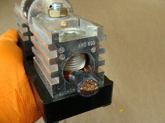 BUSSMANN LIMITRON JJS-300 CLASS T FUSE 600VAC AND FUSE BLOCK