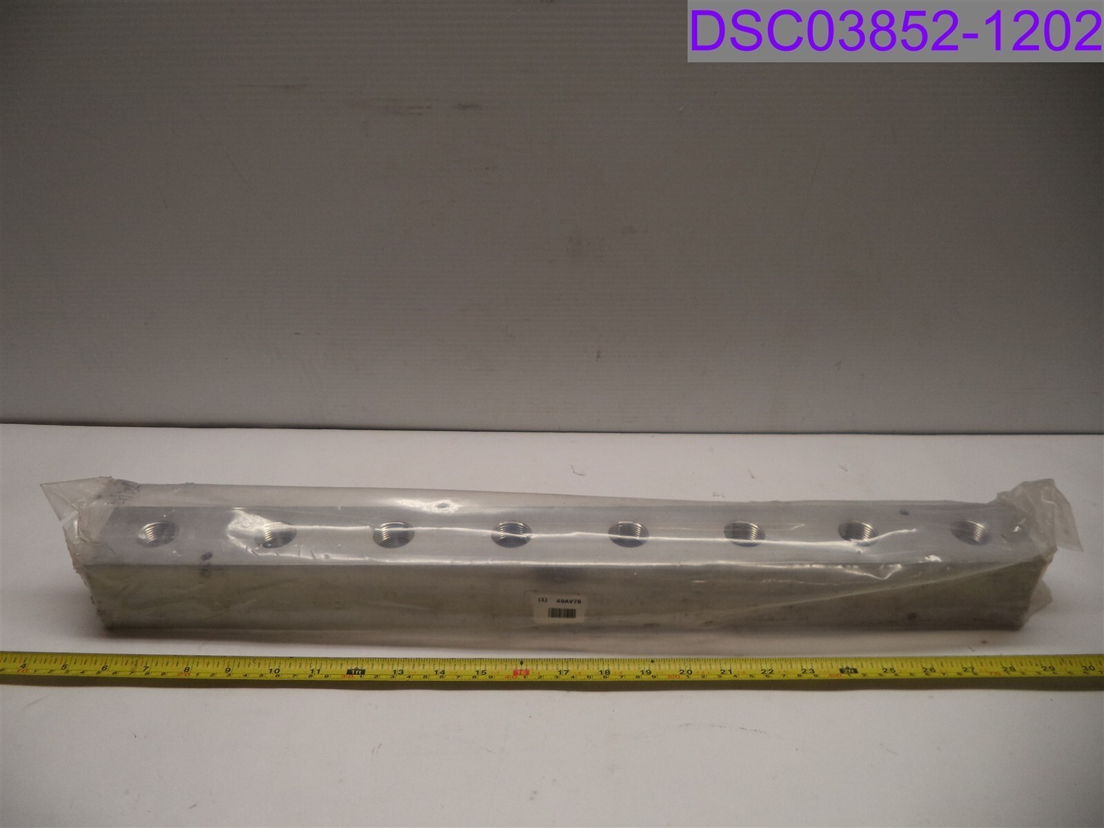 Pneumadyne Manifold 1″ Inlets 3/4″ Outlet NPT Aluminum 24″ Overall P/N 49AV76